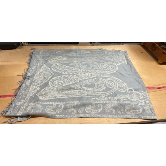 Womens Fall Gray & Beige Paisley Print Scarf Wrap Shawl Fringe 49 x 70 inches - Picture 6 of 10
